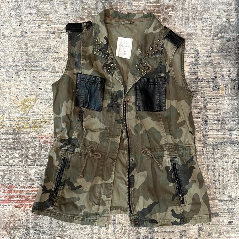 Sound and Matter Camo Vest